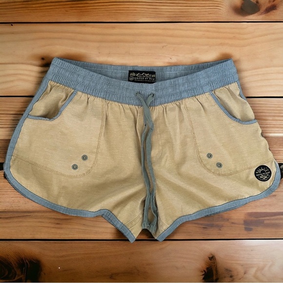 Rare United By Blue Women’s Athletic shorts size small - Picture 15 of 16